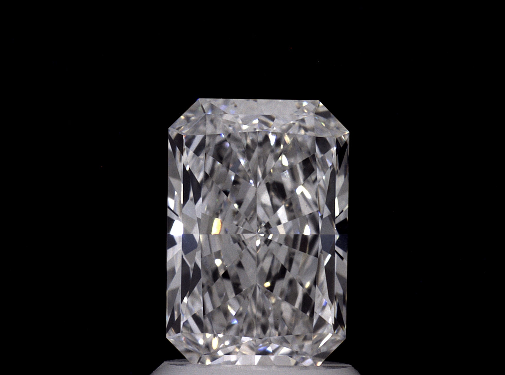 1.55ct E VS1 Radiant Lab Diamond, IGI Certified