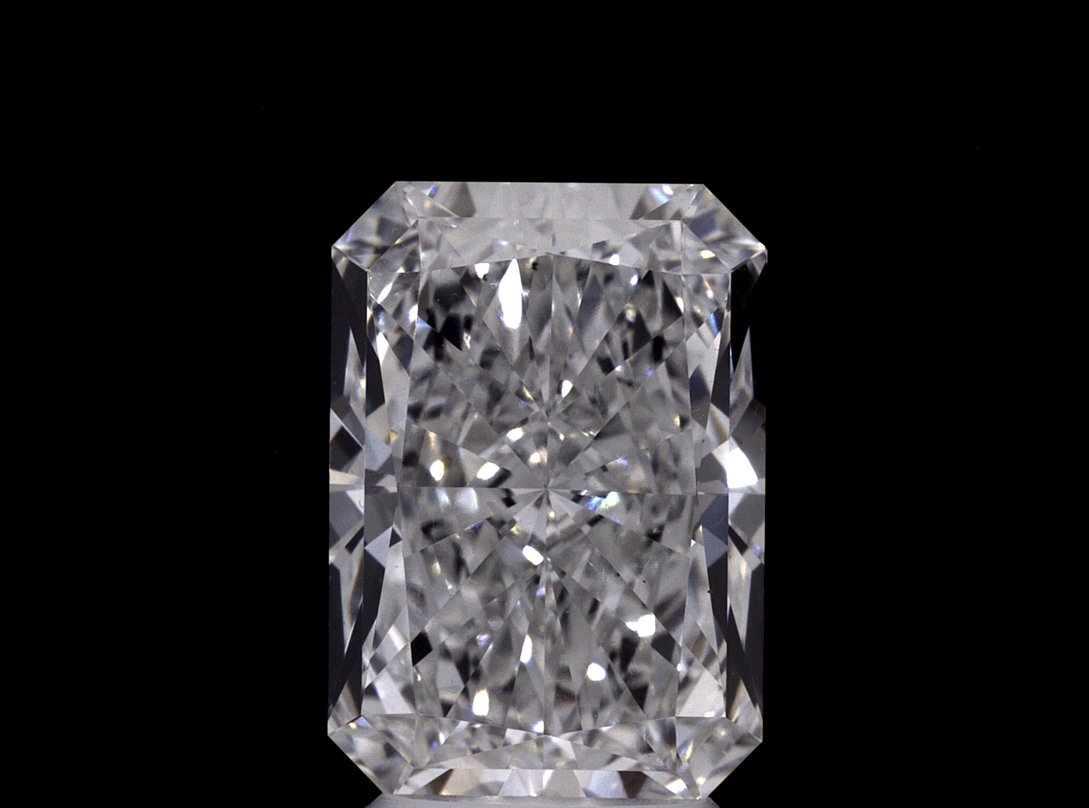 4.06ct E VS1 Radiant Lab Diamond, IGI Certified