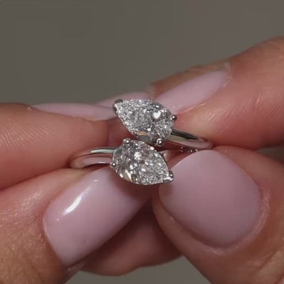 A video presentation of Pear-shaped Lab diamonds Toi et Moi Ring in 18k white gold