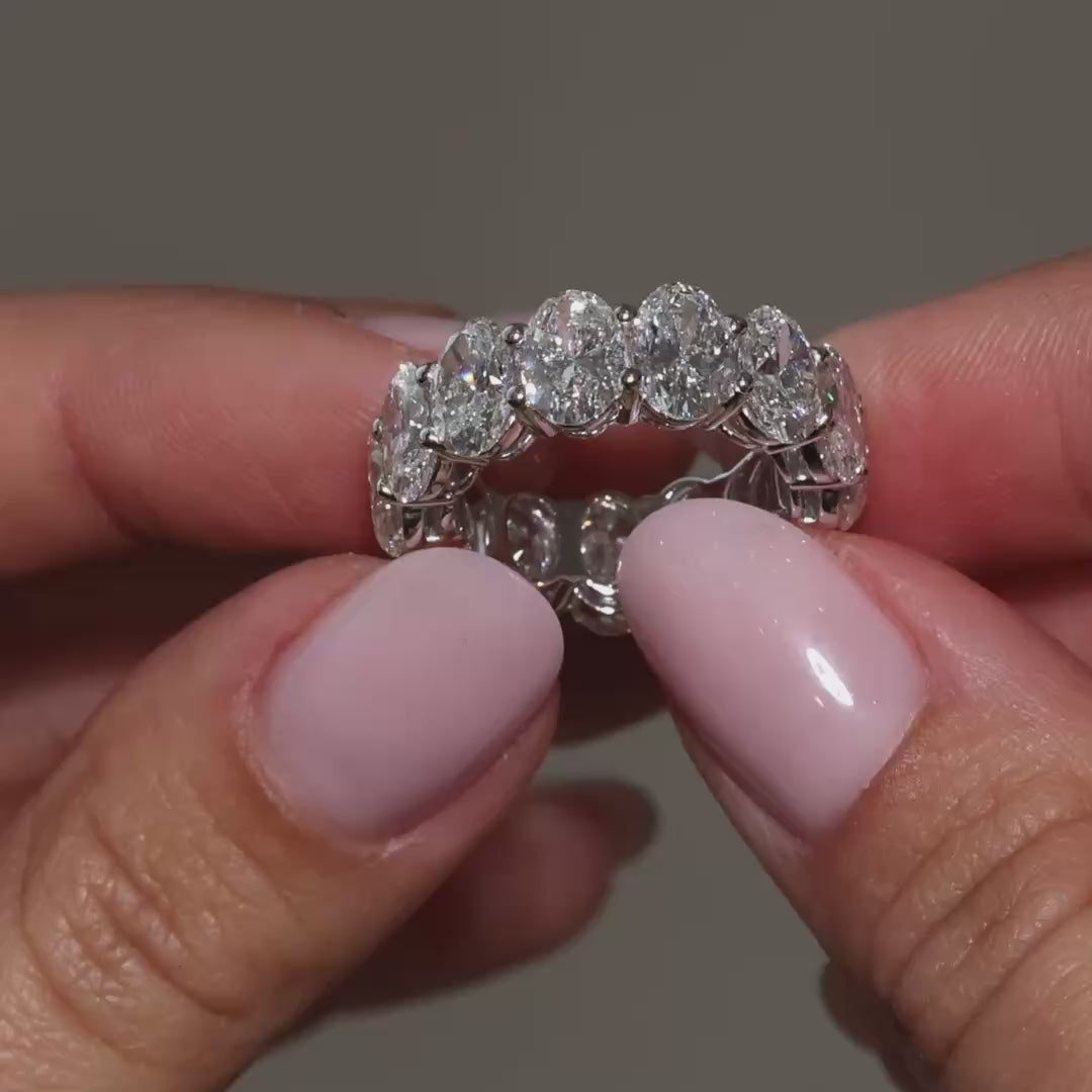 18K white gold oval lab-grown diamond eternity ring, full-band video display of sparkling diamonds and craftsmanship.