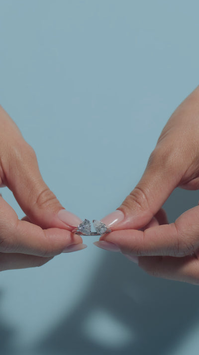 A clip of a 1.99ct Pear-Heart Lab Diamonds Toi & Moi Ring presented by the model of BAL Diamonds on a light blue background