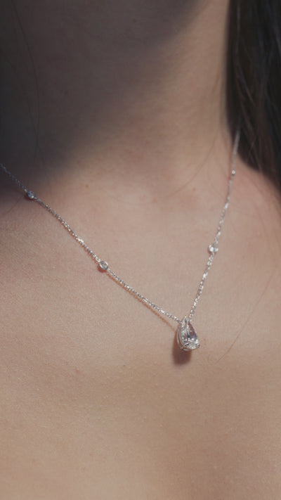 A video presenting a 2.05ct Pear Lab Diamond Solitaire Pendant With Sautoir worn on the neck of the model of BAL Diamonds